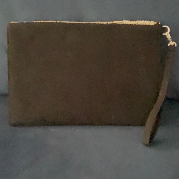 Clutch - Picture 2 of 2